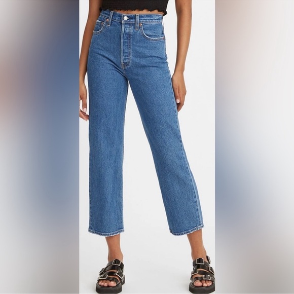 Levi’s Premium Ribcage Straight Ankle Jeans Size 25 Medium Wash - Picture 2 of 14